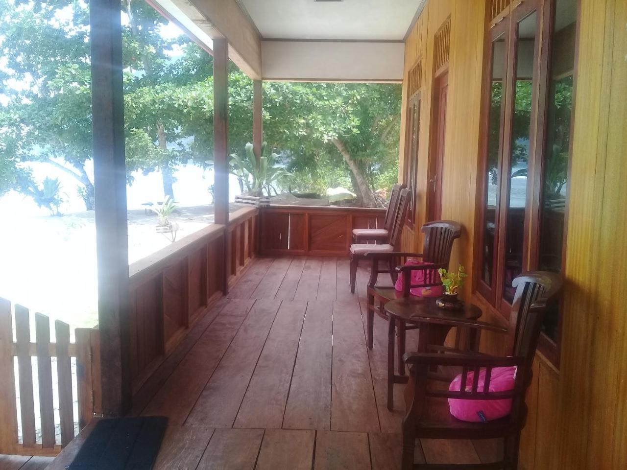 Nusa Nalan Beach Resort Rumah Olat Экстерьер фото