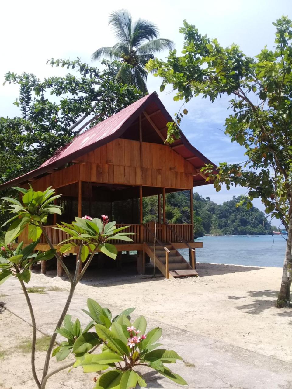 Nusa Nalan Beach Resort Rumah Olat Экстерьер фото
