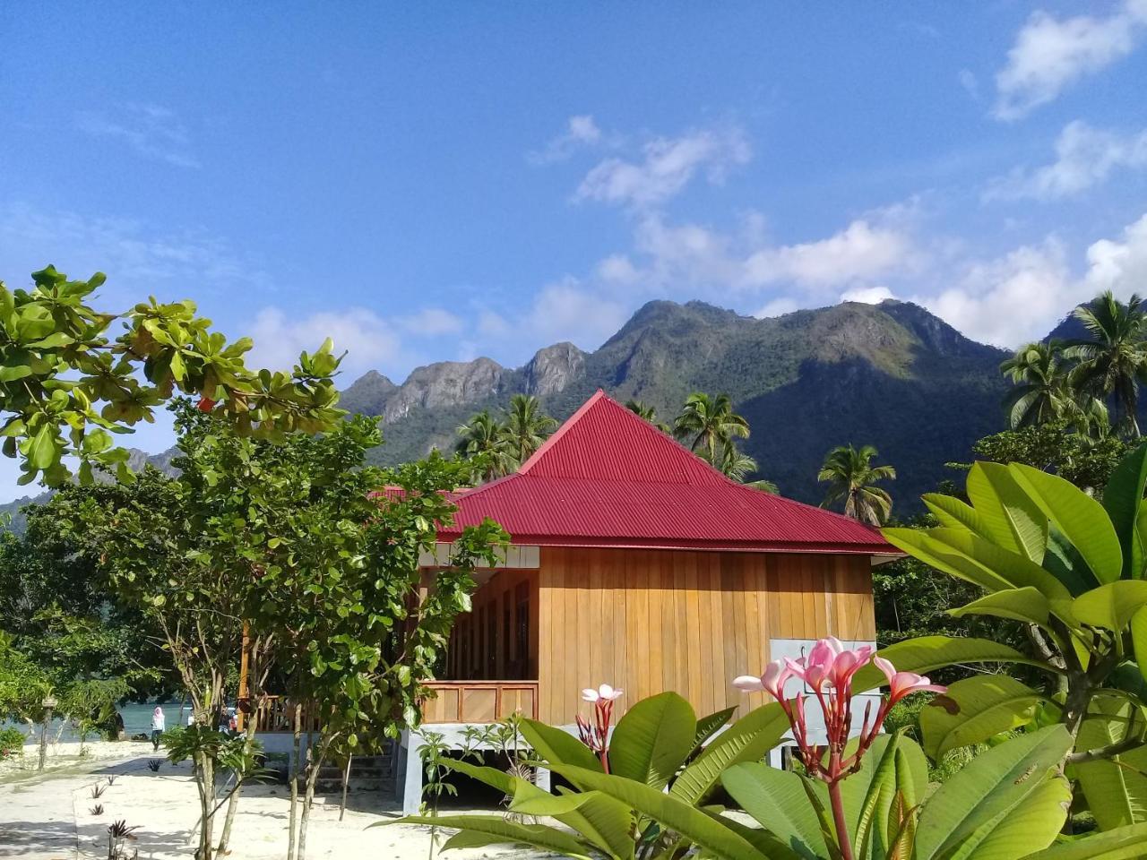 Nusa Nalan Beach Resort Rumah Olat Экстерьер фото